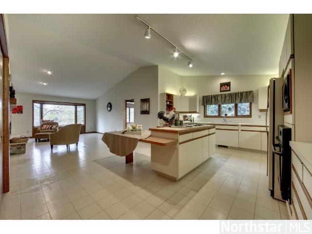 4020 Lakehill Cir, White Bear Lake, MN 55110