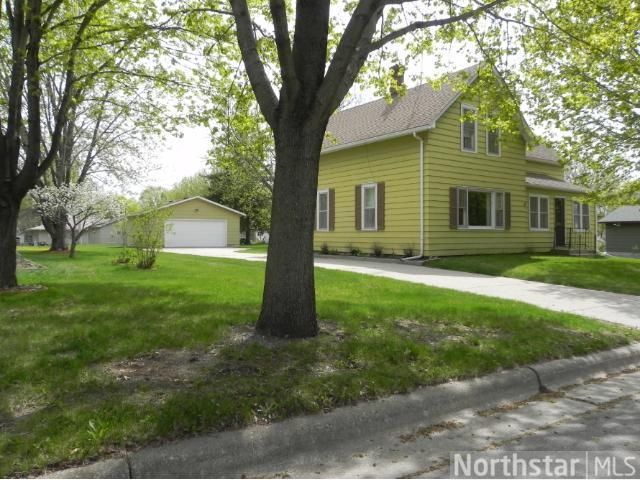 131 Lewis Ave W, Winsted, MN 55395