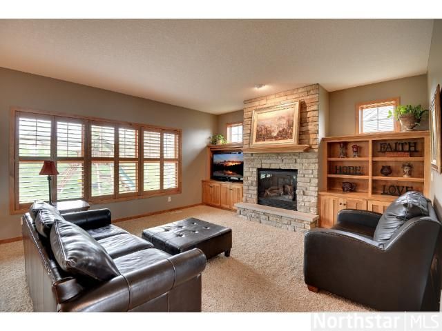 8375 Kelzer Pond Dr, Victoria, MN 55386