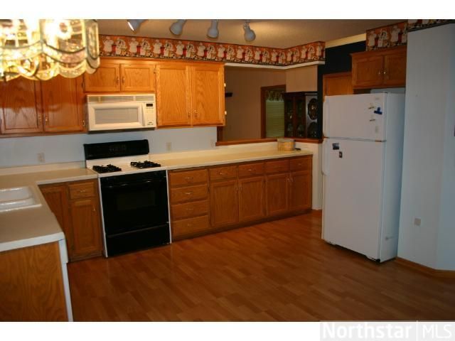 5816 Willow Ln N, Roseville, MN 55126