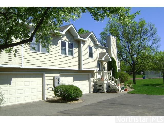 2533 Geranium Ave E, Maplewood, MN 55119