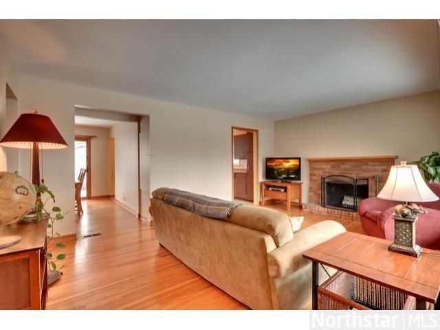 540 Frontenac Pl, Saint Paul, MN 55103