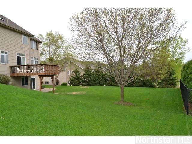 4918 Hillvale Ave N, Oakdale, MN 55128