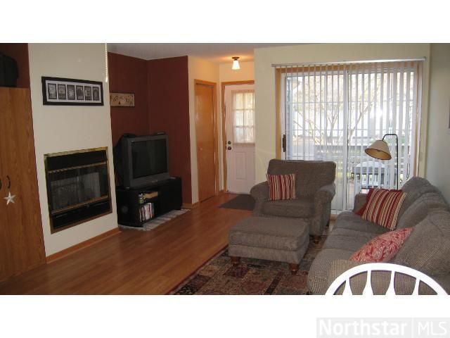 1845 Donegal Dr #8, Woodbury, MN 55125