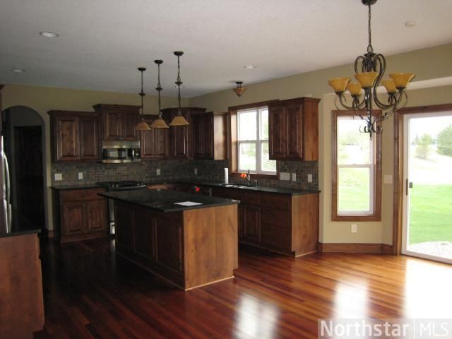 7096 Oakridge Ct, Shakopee, MN 55379