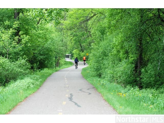161 Peninsula Rd, Medicine Lake, MN 55441