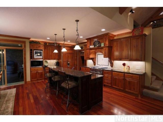 2561 N Saunders Lake Dr, Mound, MN 55364