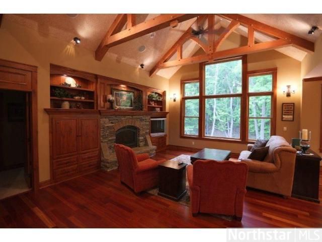 2561 N Saunders Lake Dr, Mound, MN 55364