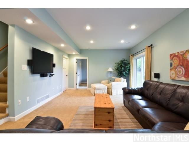 10974 Eagle View Cir, Woodbury, MN 55129