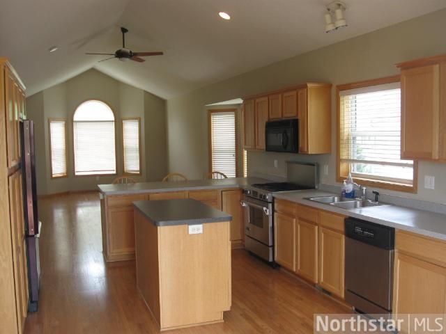 12625 Dutch Ct, Apple Valley, MN 55124