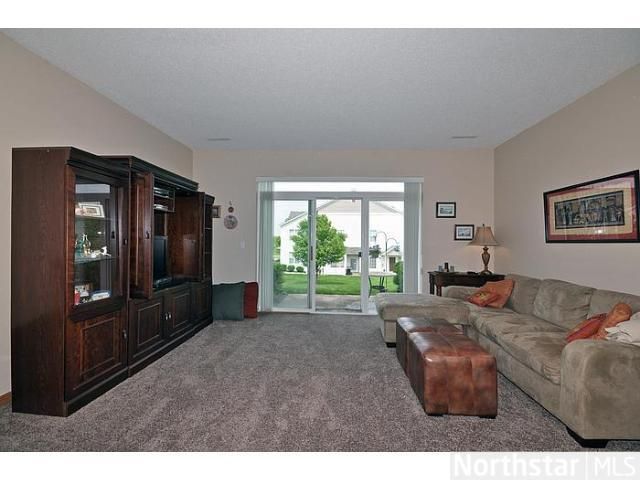 729 Providence Dr, Shakopee, MN 55379