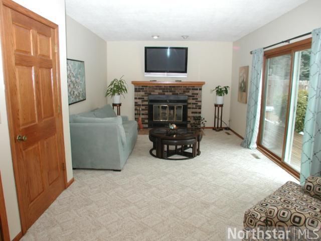 9120 Hillside Trl S, Cottage Grove, MN 55016