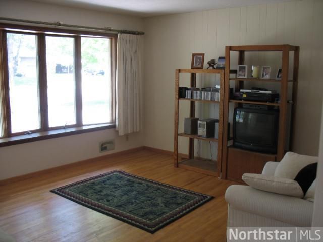 8467 Kell Ave S, Bloomington, MN 55437