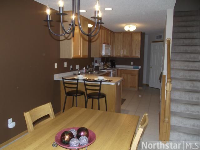 8682A Quarry Ridge Ln #A, Woodbury, MN 55125