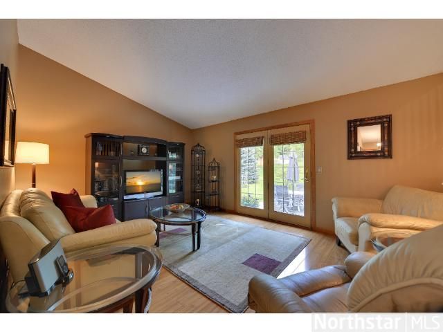 12206 Oxbow Dr, Eden Prairie, MN 55347