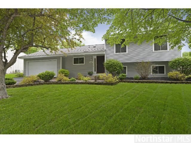 12206 Oxbow Dr, Eden Prairie, MN 55347