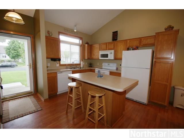 1537 Chartreux Ave, Shakopee, MN 55379