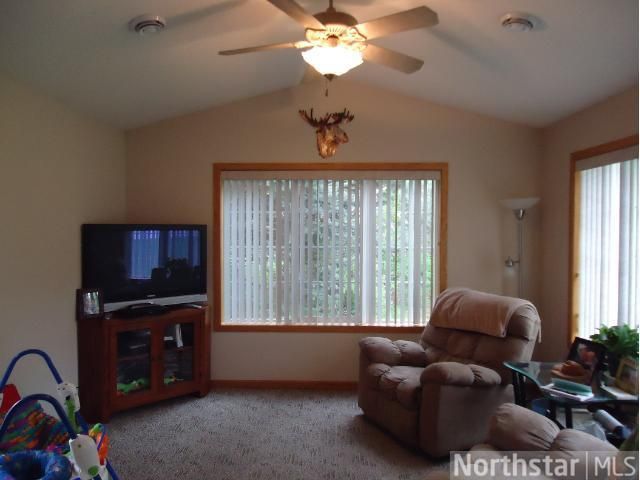 1742 Ojibway Dr, Hugo, MN 55038