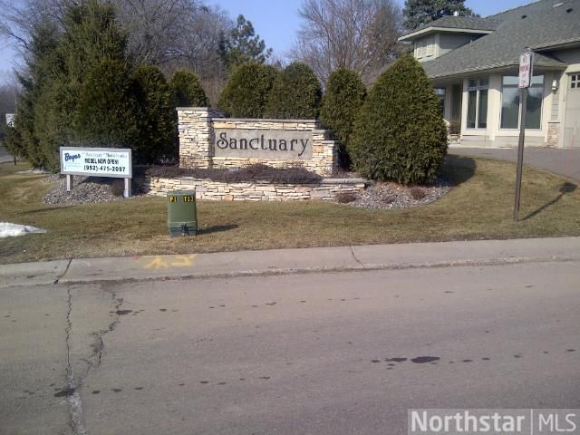 17562 Sanctuary Dr, Wayzata, MN 55391