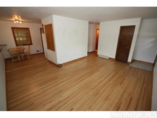 306 Bellwood Ave, Maplewood, MN 55117