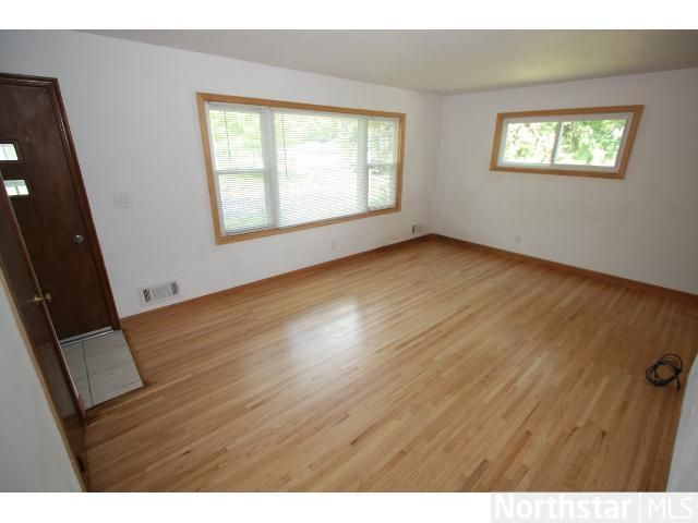 306 Bellwood Ave, Maplewood, MN 55117
