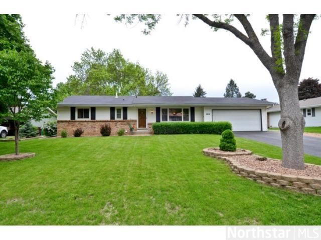 2404 E 114th St, Burnsville, MN 55337
