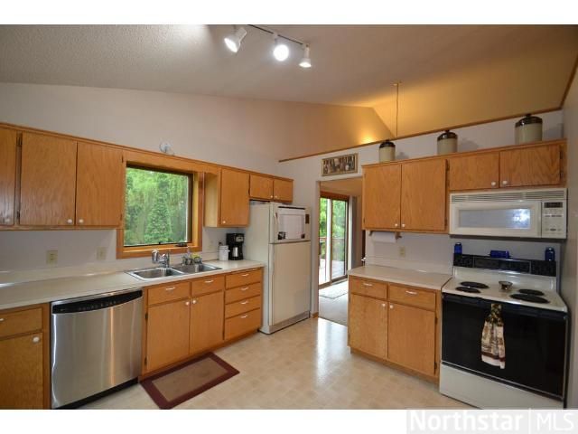 985 117th Ave NW, Coon Rapids, MN 55448