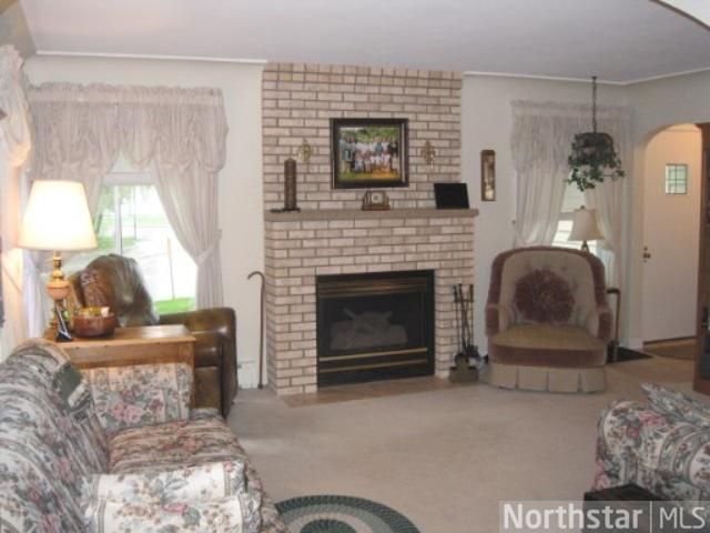 112 Sunset Dr, Jordan, MN 55352