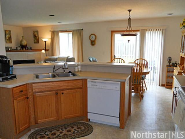 3504 Goodwin Ave N, Oakdale, MN 55128