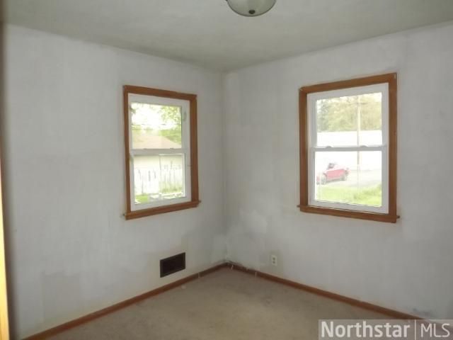 1233 Conway St, Saint Paul, MN 55106