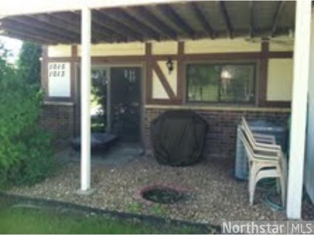 1015 Pontiac Ct, Chanhassen, MN 55317