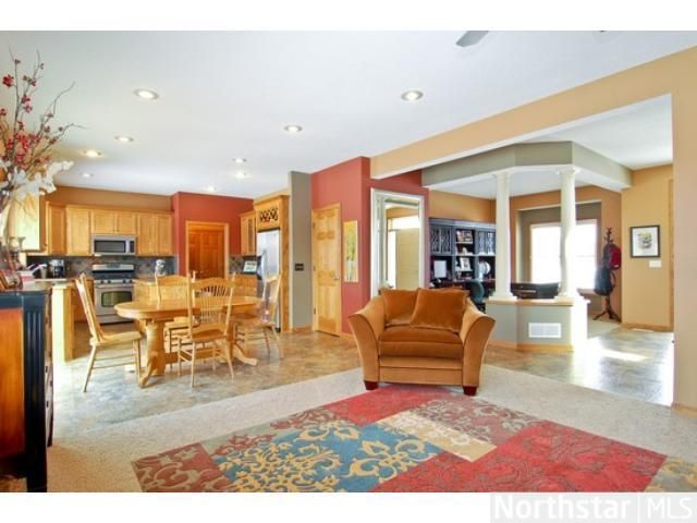 6885 Pheasant Ln, Hugo, MN 55038