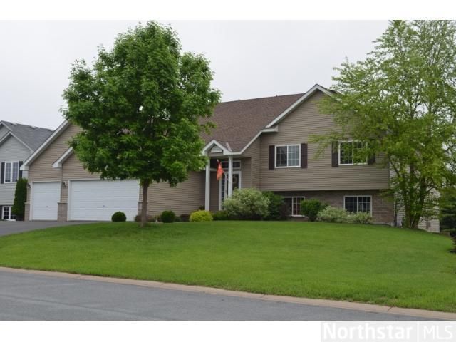 9511 207th St W, Lakeville, MN 55044