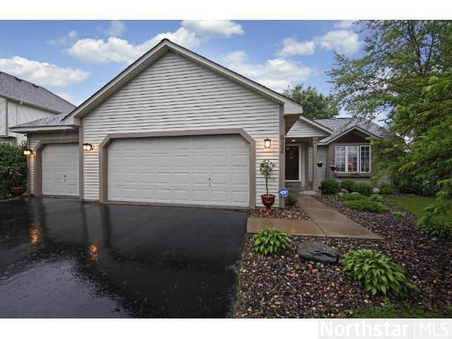 532 Falcon Ridge Rd, Woodbury, MN 55125