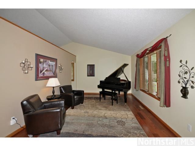 5649 Oak View Ct, Savage, MN 55378