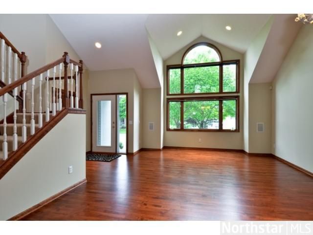 8213 Norman Creek Trl, Bloomington, MN 55437