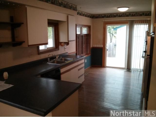 705 Stillwater Rd, Mahtomedi, MN 55115