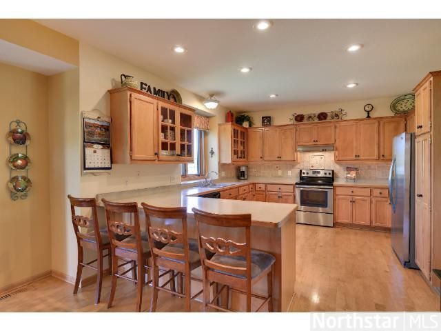 1930 Bluff View Ct, Chanhassen, MN 55317