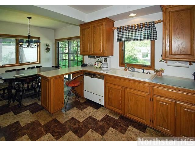 845 Mcknight Rd N, Saint Paul, MN 55119