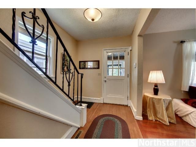 1069 Ashland Ave, Saint Paul, MN 55104