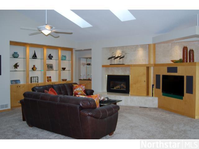 184 Peninsula Rd, Medicine Lake, MN 55441