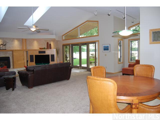 184 Peninsula Rd, Medicine Lake, MN 55441