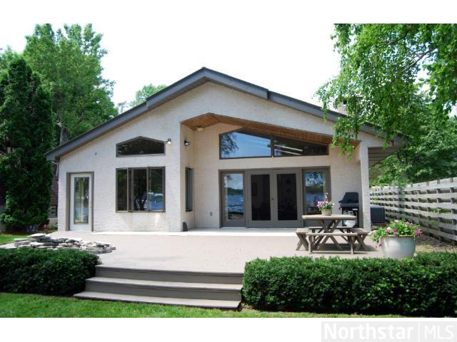 184 Peninsula Rd, Medicine Lake, MN 55441