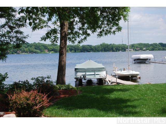 184 Peninsula Rd, Medicine Lake, MN 55441