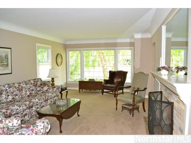 813 Montana Ave W, Saint Paul, MN 55117