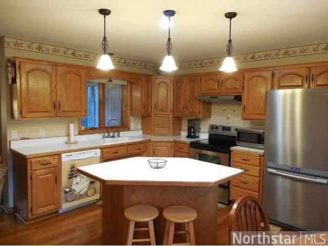 39135 Riverside Ct, North Branch, MN 55056