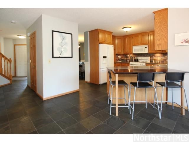 2460 Valley View Ave E, Maplewood, MN 55119