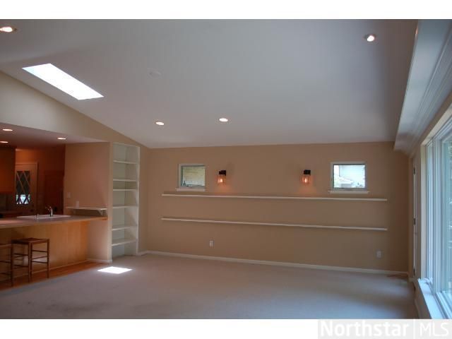 4060 Victoria St N, Shoreview, MN 55126