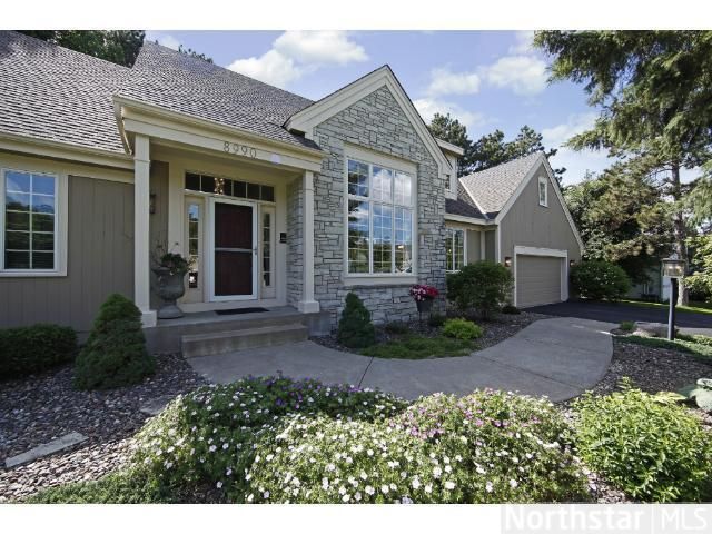 8990 Hunters Trl, Woodbury, MN 55125