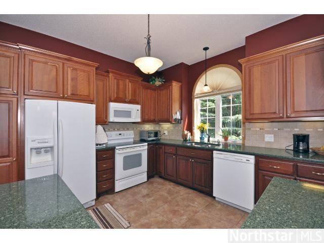 870 Kimberly Ln, Chanhassen, MN 55317